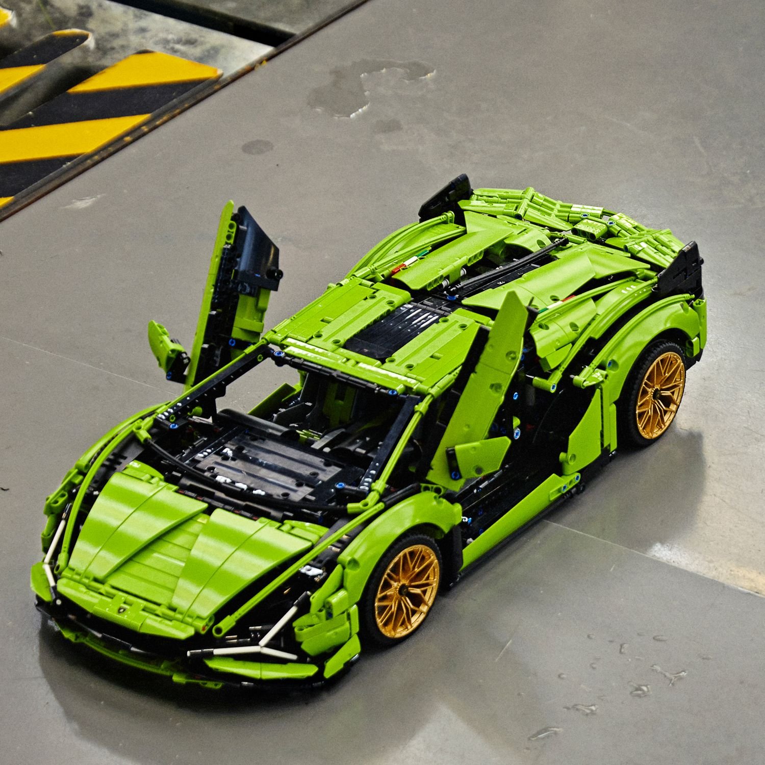 Конструктор Technic 42115 Lamborghini Sian FKP 37