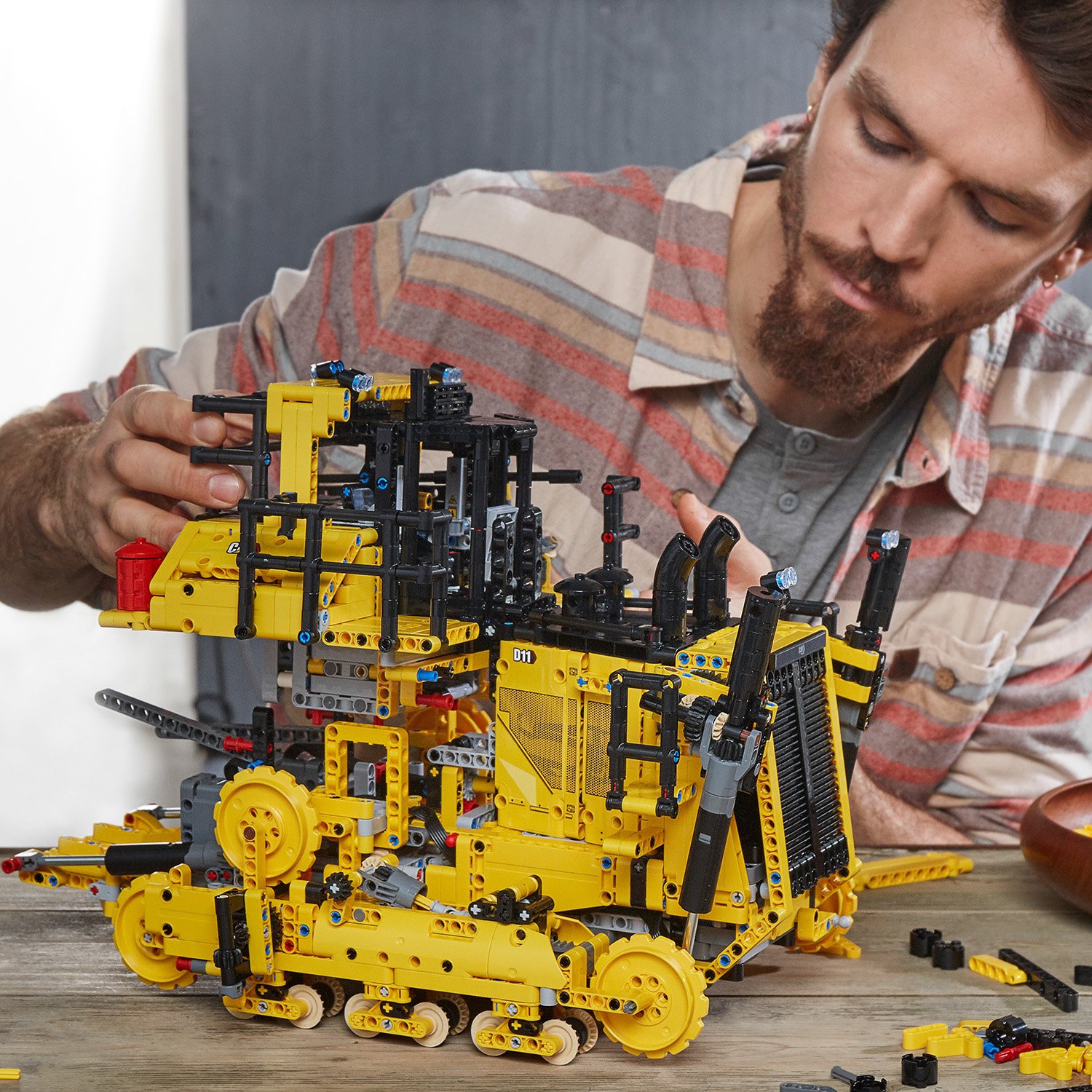 Конструктор LEGO Technic Бульдозер Cat D11T 42131