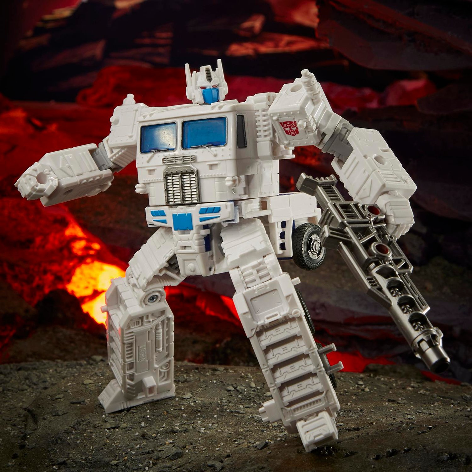 Фигурка Hasbro Transformers Класс Лидер Королевство Ультра Магнус F0700