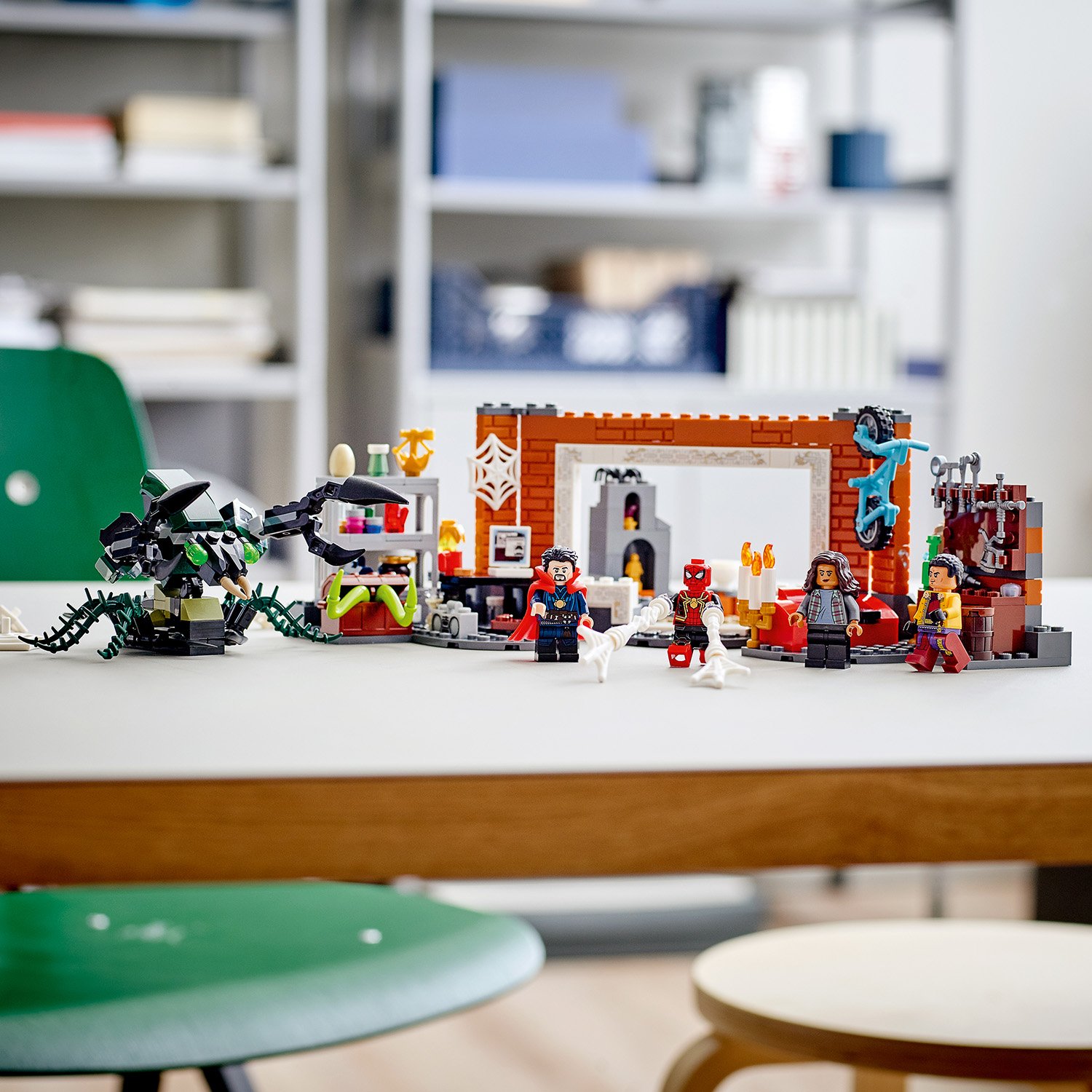 Конструктор LEGO Super Heroes 76185 Человек-паук в мастерской Санктума