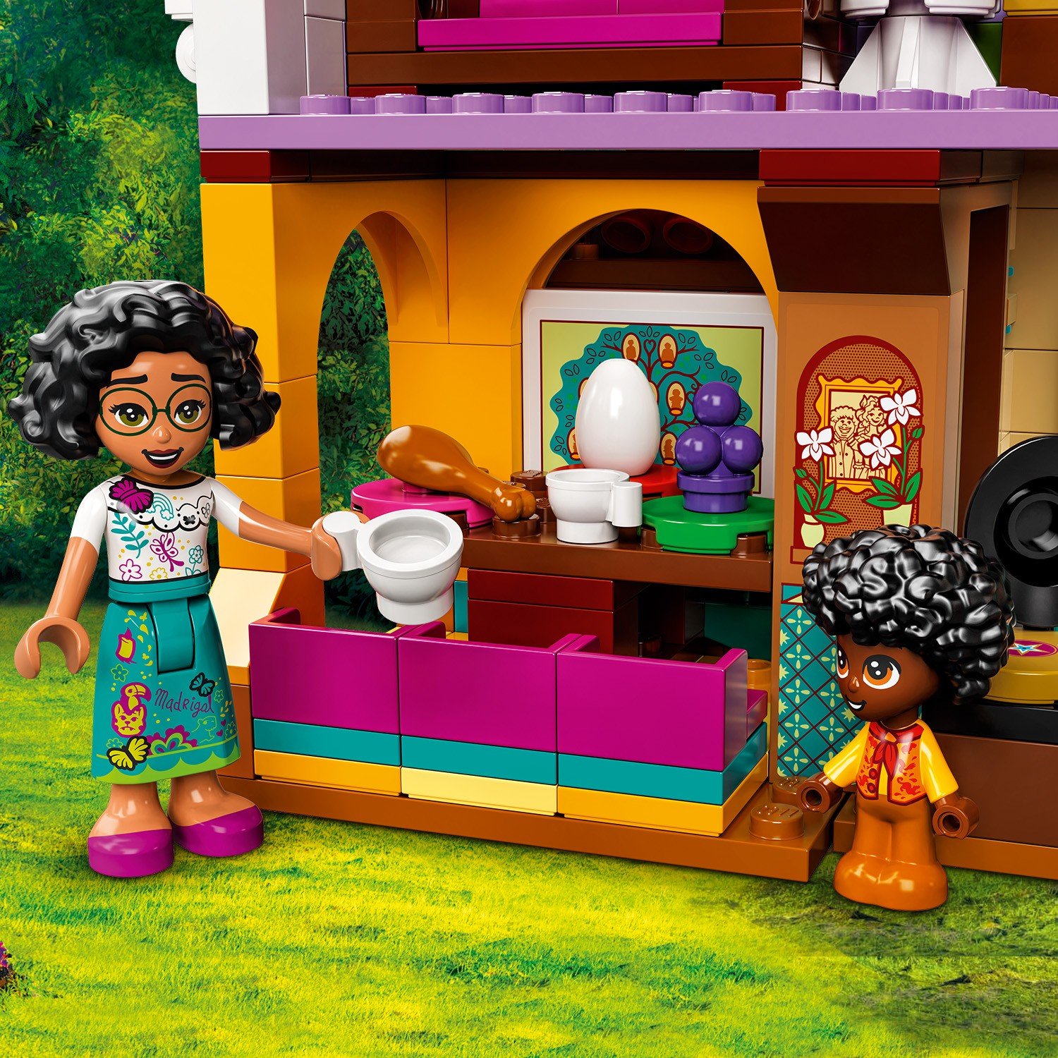 Конструктор LEGO Disney Princess 43202 Дом семьи Мадригал