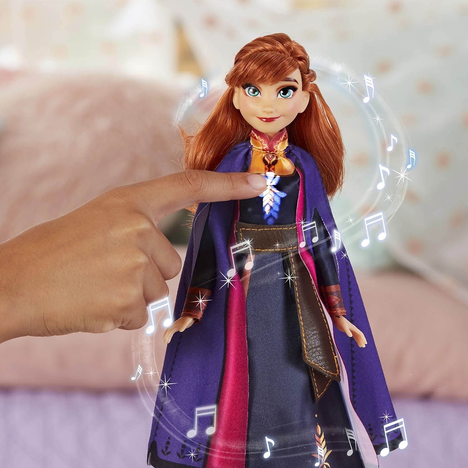 Интерактивная кукла Hasbro Disney Холодное сердце 2 Поющая Анна, E6853
