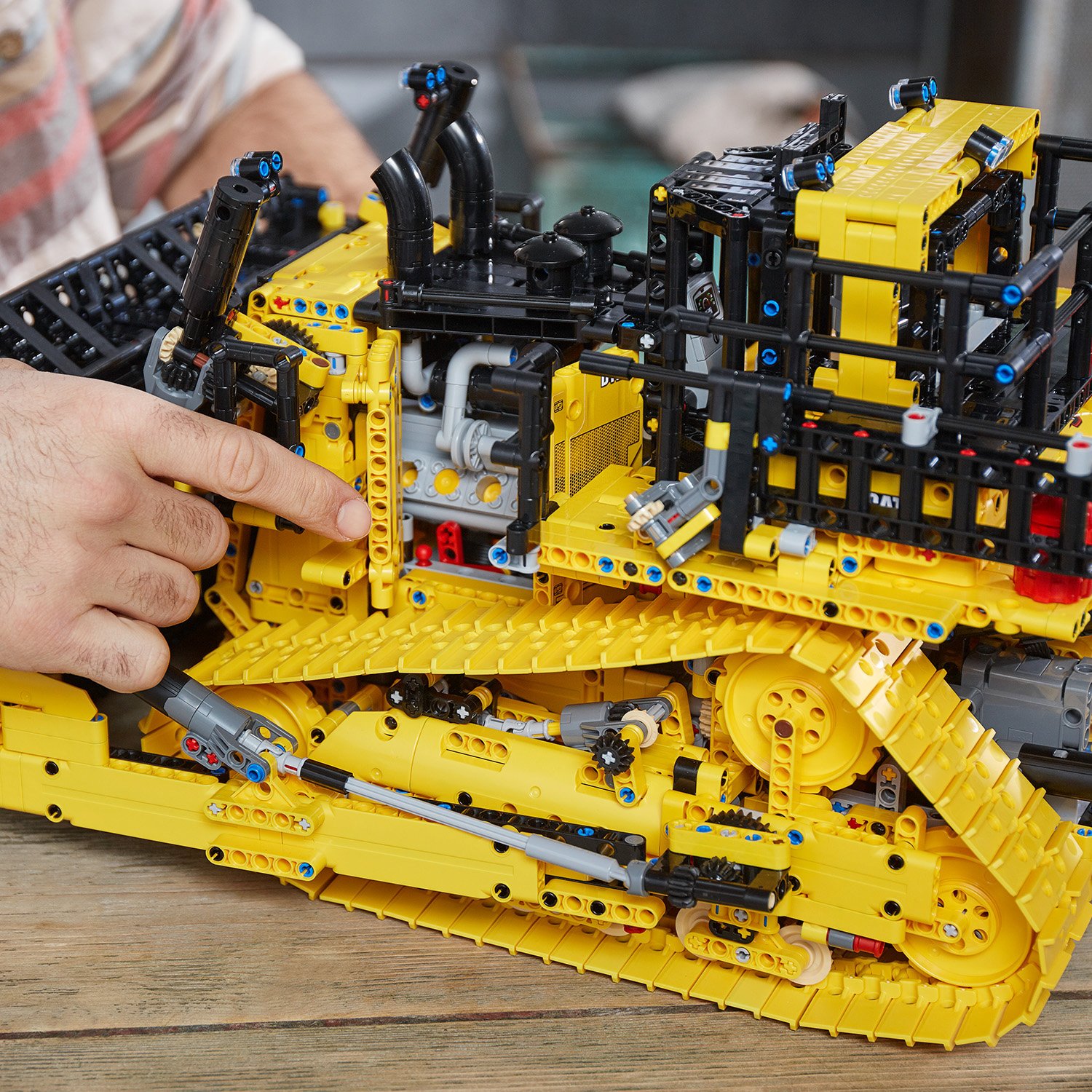 Конструктор LEGO Technic Бульдозер Cat D11T 42131