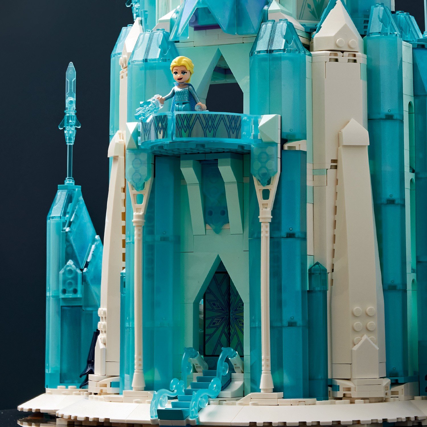 Конструктор LEGO Disney Princess 43197 Конструктор Ледяной замок
